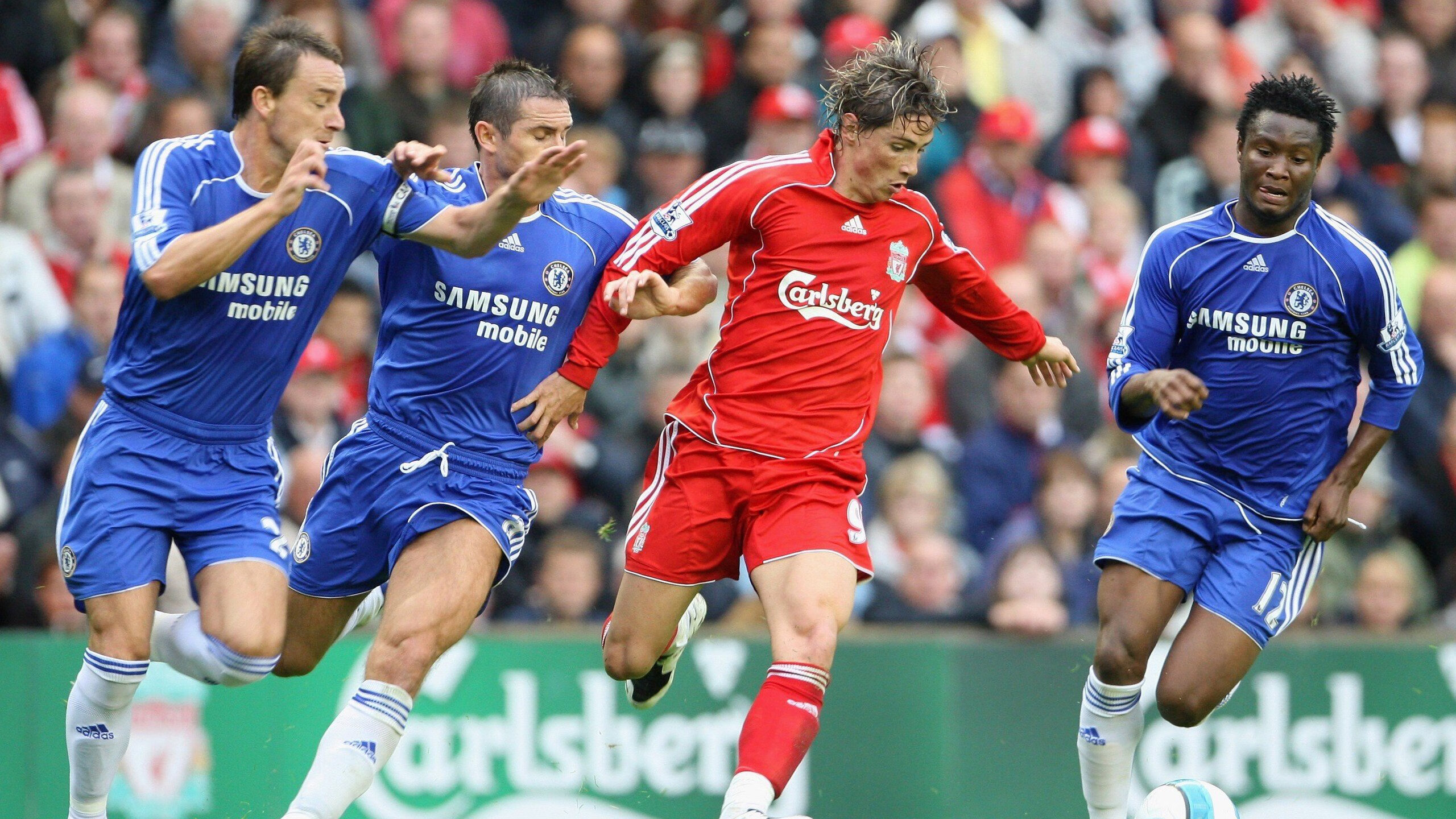 基：全黑队的“稳重后卫”，在防守上总能有效消除对方威胁